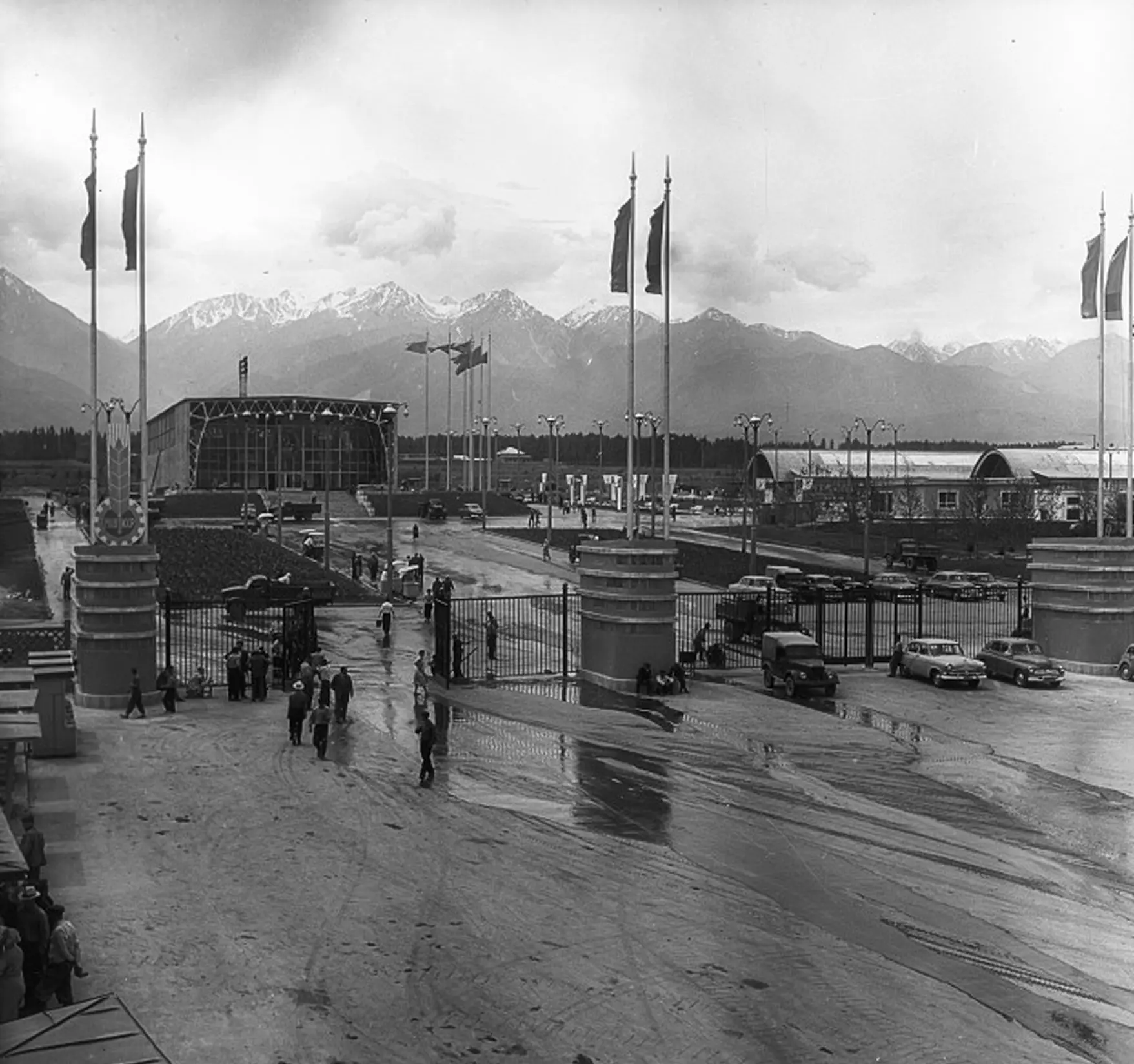 Главный павильон ВДНХ КазССР. Алма-Ата, 1965 год